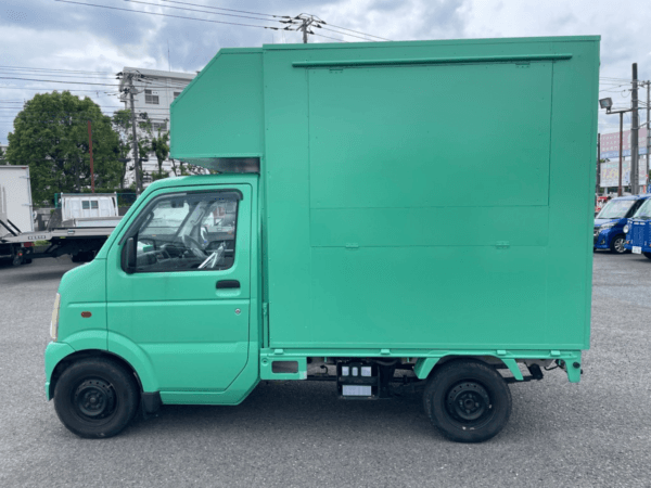 緑のキャリイキッチンカー外観