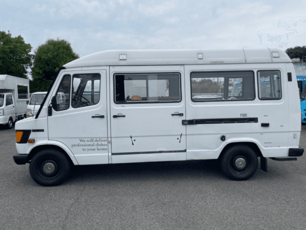 ベンツ トランスポーター キッチンカー外観