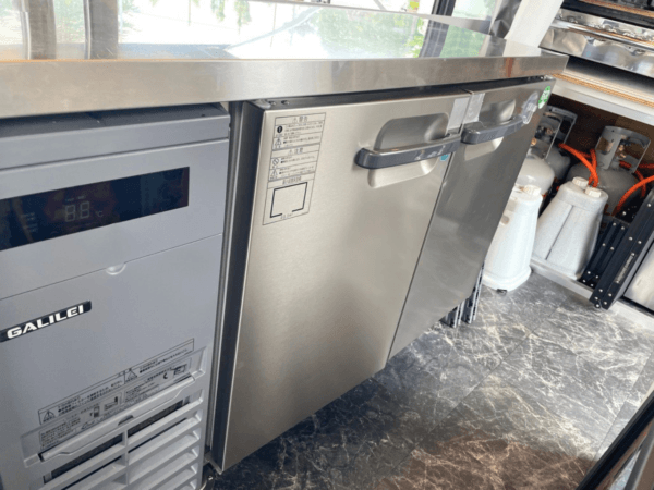 アトラスキッチンカーのフクシマガリレイ製冷蔵コールドテーブル