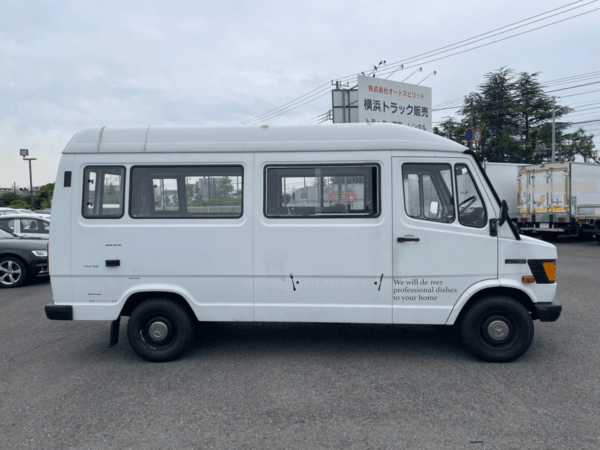 ベンツ トランスポーター キッチンカー外観